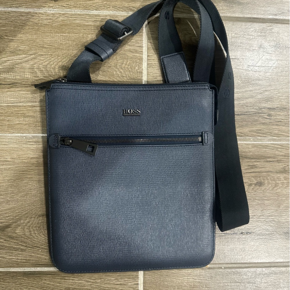 Hugo Boss Navy Crossbody Bag – Minimalist Style – Unisex